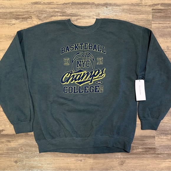 Urban Outfitters Other - URBAN OUTFITTERS | Basketball College Graphic Crewneck Sweater L / XL Blue